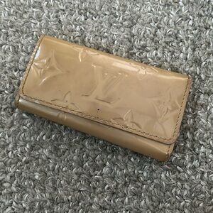 LV tan vernis 4 key holder